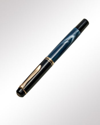 Pelikan Kolbenfüller M200 blau marmoriert geschlossen