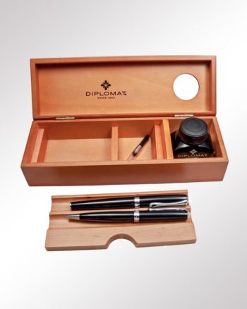 Diplomat Kirschbaumholz-Kassette (Detailansicht)